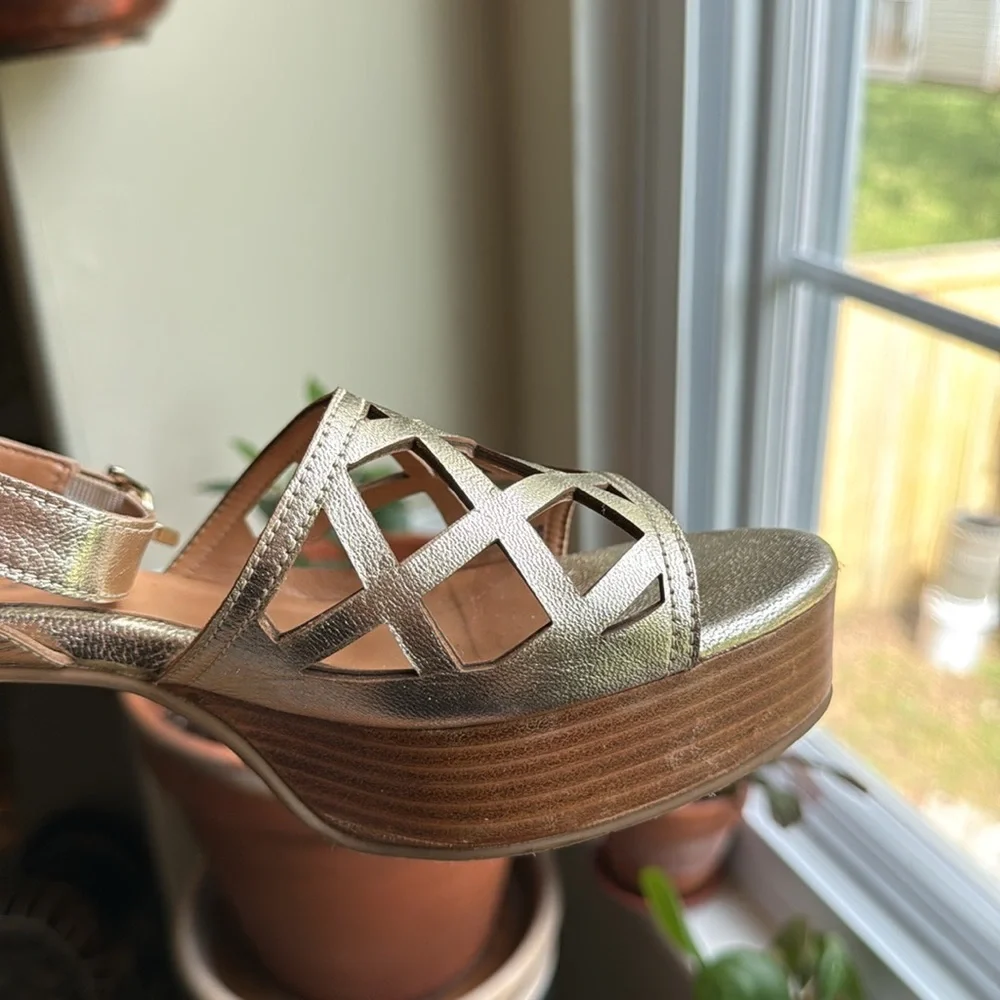 AQUATALIA Gold Platform Sandals‎ SIZE 9